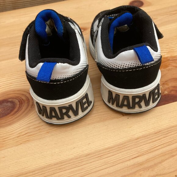 Toddler Boys Marvel Avengers Light Up Sneakers Size 8 - Picture 4 of 5
